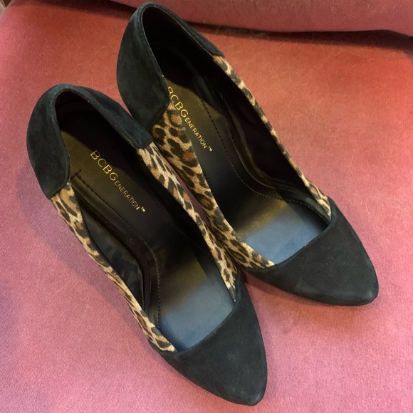 Beautiful cheetah print BCBG suede pumps - Picture 3 of 3